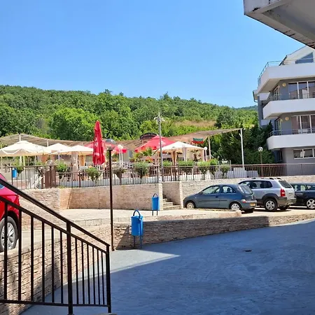 Comfortable In Sunset Complex, アパート Kosharitsa