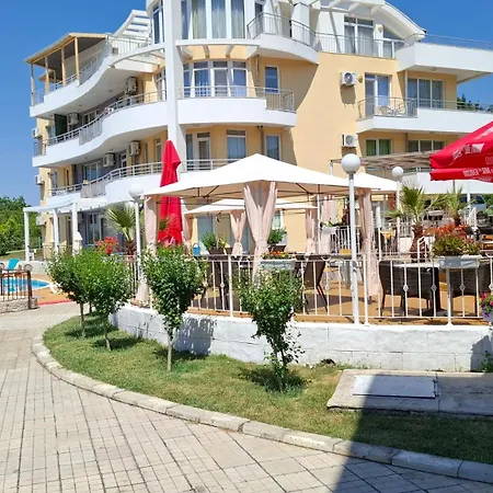 Apartment Comfortable At Sunset Complex, Village