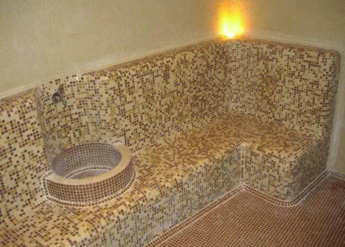 Comfortable In Sunset Complex, Кошарица