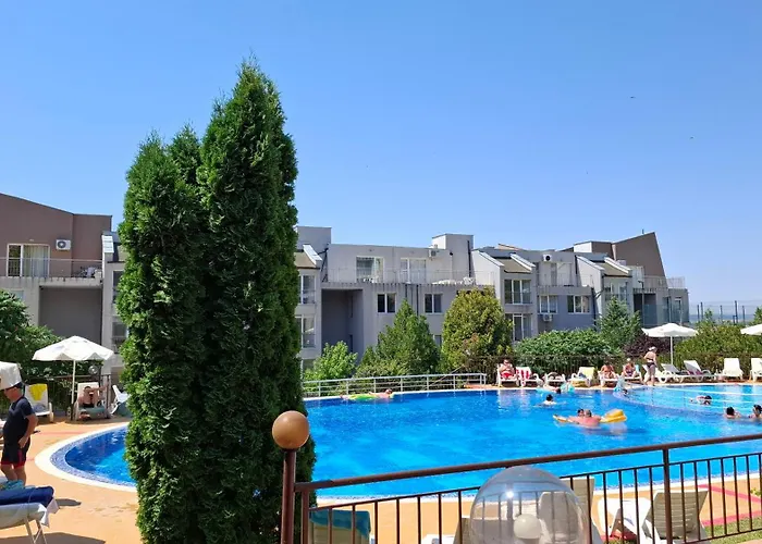 Comfortable In Sunset Complex, *